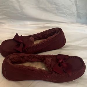 Burgundy UGG slippers w bow